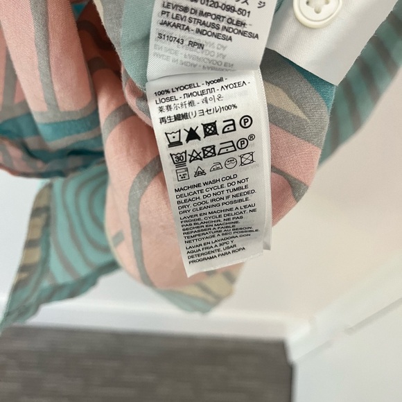 Levi’s Men Button Down Short Sleeve Shirt Size Medium Funky Disco Colorful Rave - Picture 7 of 7